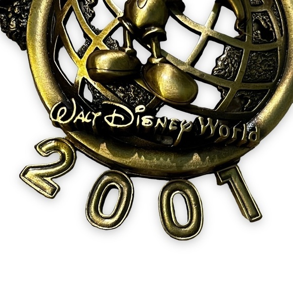 2001 Walt Disney World Christmas Ornament Brass Look Metal Mickey Mouse HTF - Picture 4 of 8